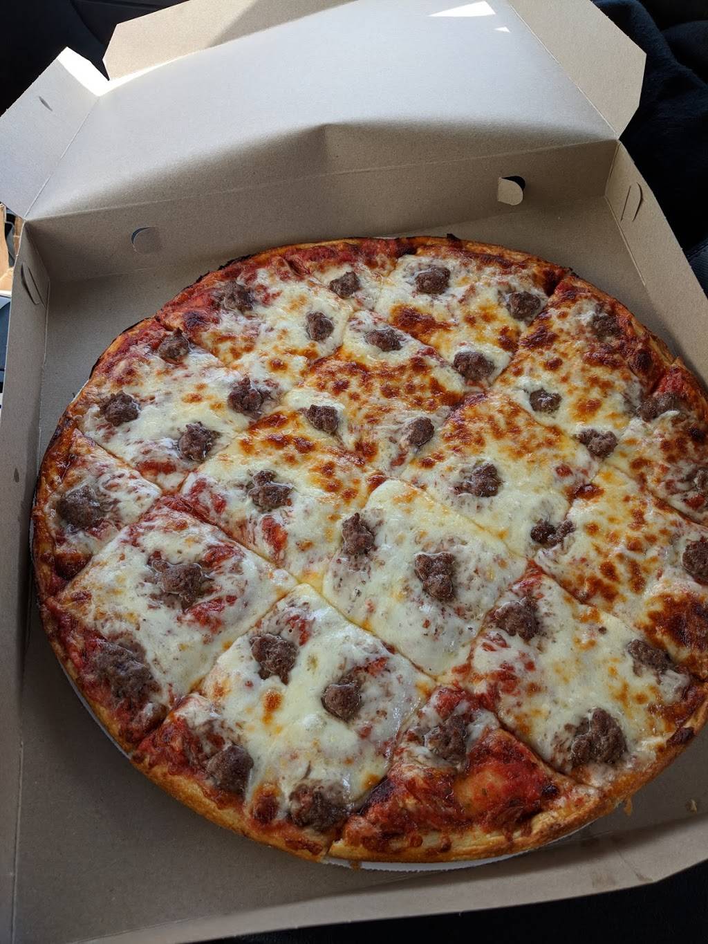 CJs Pizza & Giant Grinders | restaurant | 273 Broad St, Manchester, CT 06040, USA | 8606495329 OR +1 860-649-5329