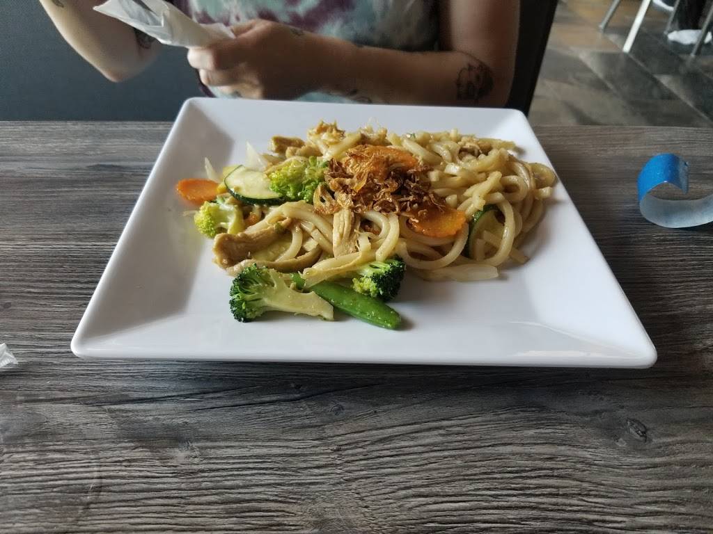 Aduu Bistro Pho & Sushi | restaurant | Granbury, TX 76049, USA | 6822053998 OR +1 682-205-3998