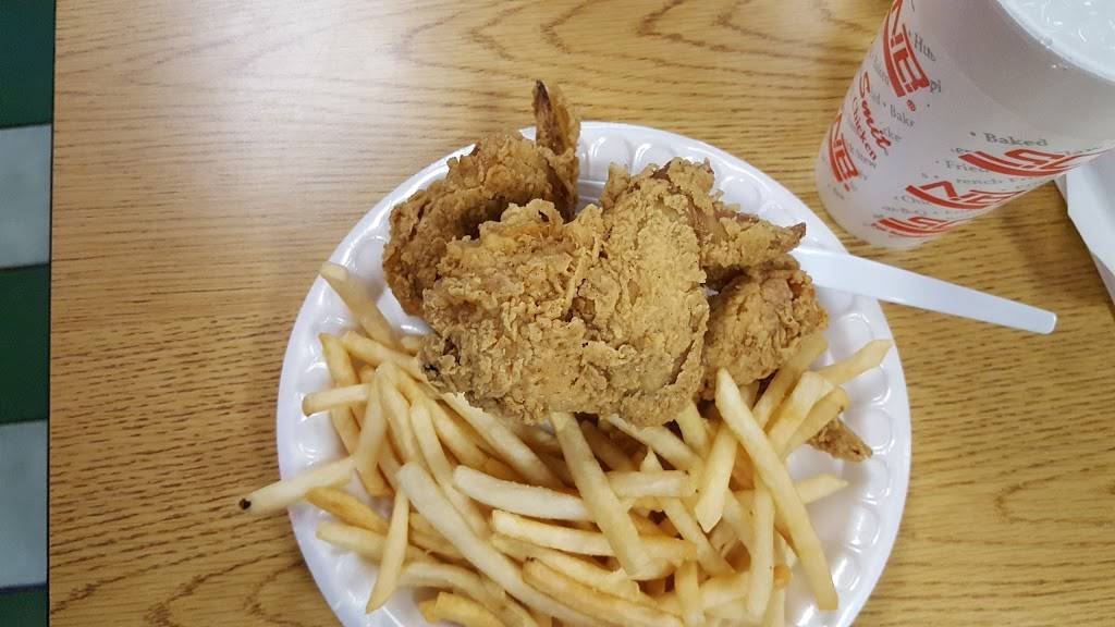 Smithfields Chicken N Bar-B-Q | restaurant | 1440 E Broad St, Fuquay-Varina, NC 27526, USA | 9195572400 OR +1 919-557-2400