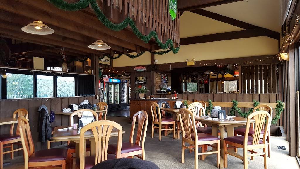 Divots Bar & Grill | restaurant | 12 Village Center Dr, Reading, PA 19607, USA | 6107756575 OR +1 610-775-6575