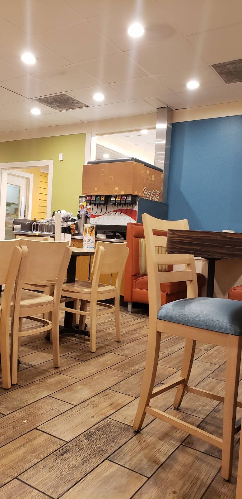 Captain Ds | restaurant | 1843 W Andrew Johnson Hwy, Morristown, TN 37814, USA | 4235870252 OR +1 423-587-0252