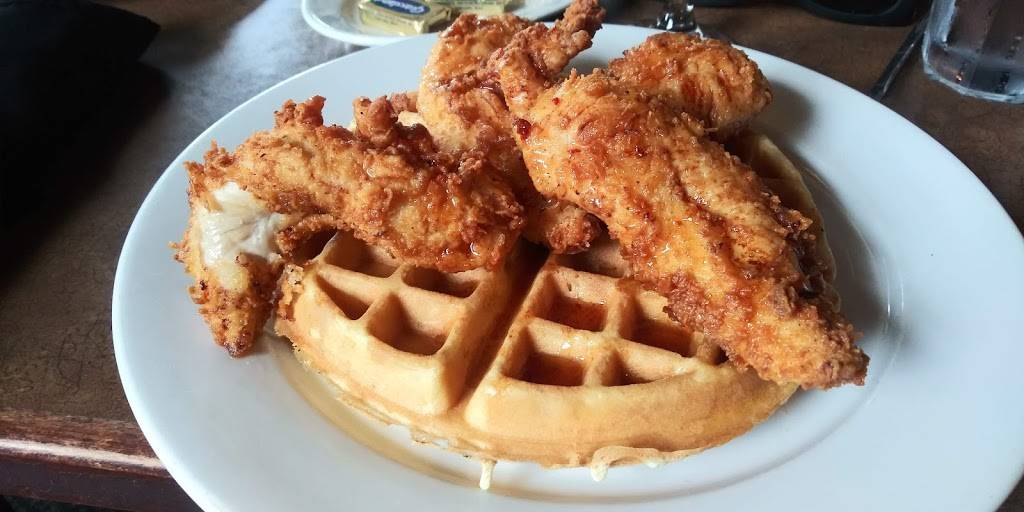 Tugs | restaurant | 51 Harbor Town Square, Memphis, TN 38103, USA | 9012603344 OR +1 901-260-3344