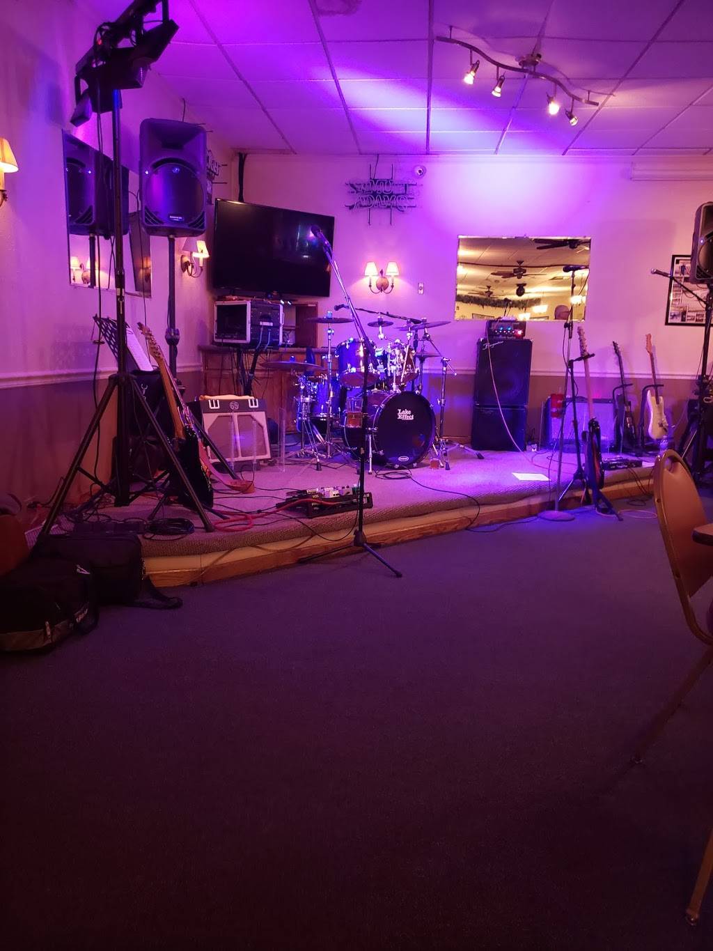 Bennys Place | restaurant | 2549 Glenwood Lansing Rd, Lynwood, IL 60411, USA | 7084744348 OR +1 708-474-4348