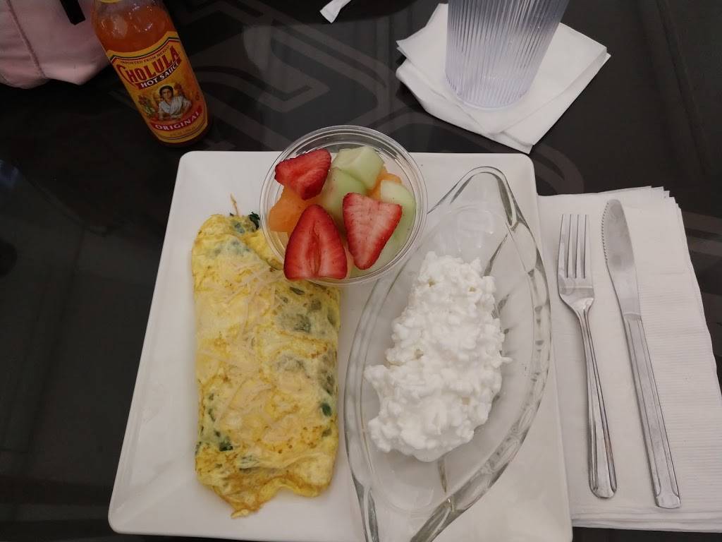 Ducks Breakaway Bar & Grill | restaurant | 18601 Airport Way, Santa Ana, CA 92707, USA | 9492525200 OR +1 949-252-5200