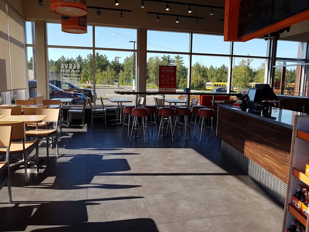 A&W Canada | restaurant | 2485 Boulevard Sainte-Anne, Québec, QC G1J 1Y4, Canada | 5819812901 OR +1 581-981-2901