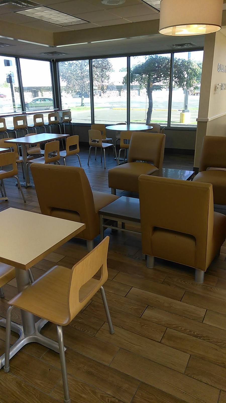 Wendys | restaurant | 27526 Grand River Ave, Livonia, MI 48152, USA | 2484784651 OR +1 248-478-4651