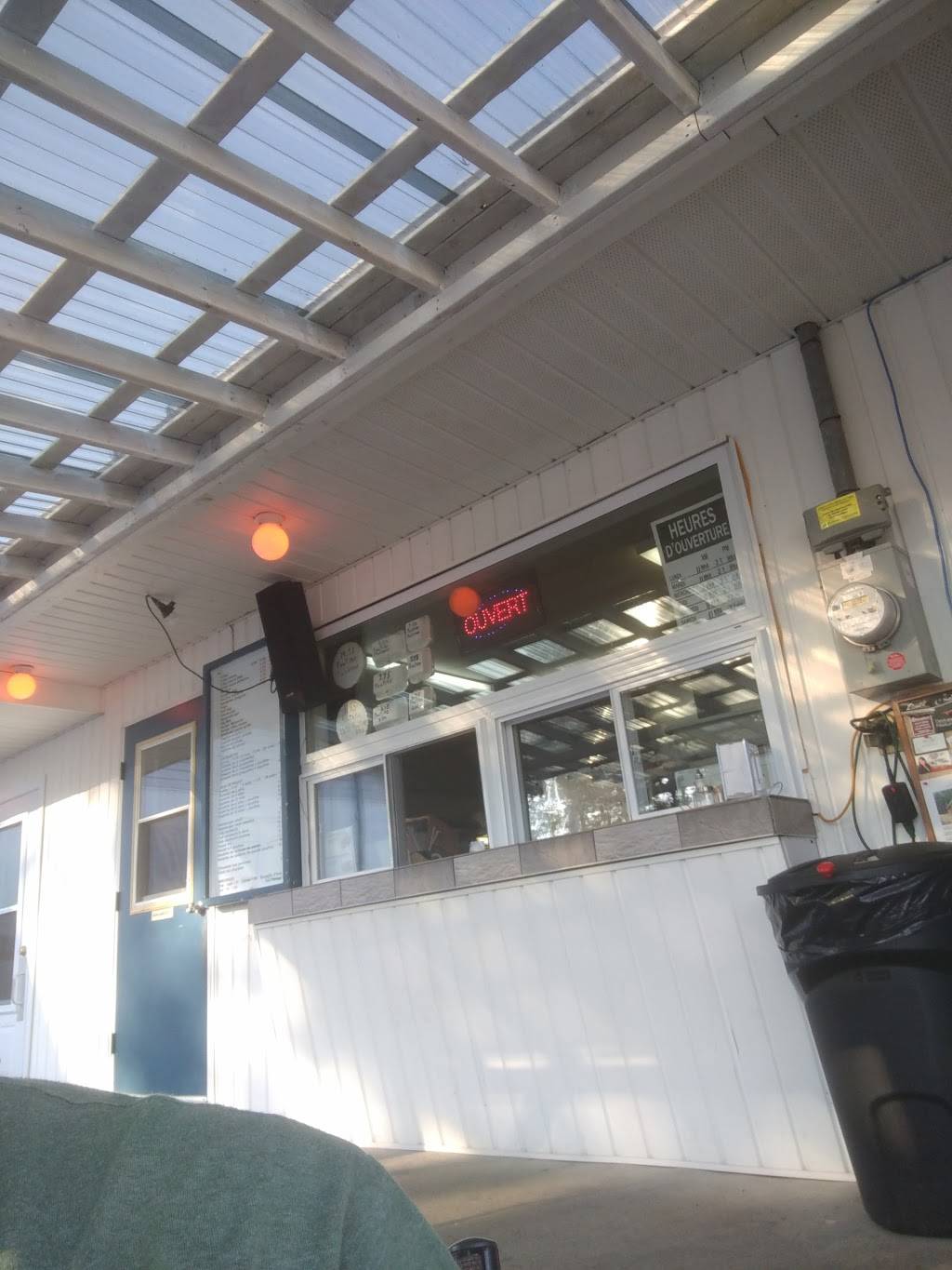 Roi De La Patate | restaurant | 155 Rue Sainte Anne, Saint-Alexis-des-Monts, QC J0K 1V0, Canada | 8192653175 OR +1 819-265-3175