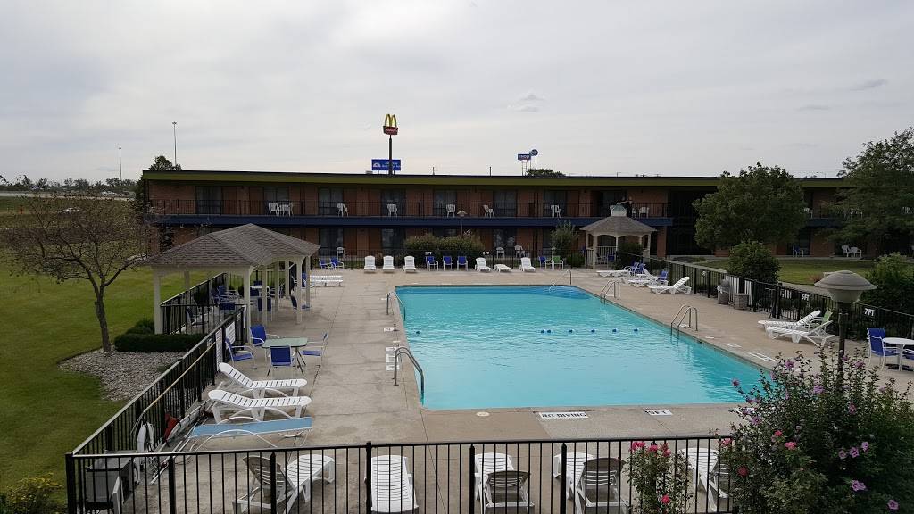 Don Halls Guesthouse | restaurant | 1313 W Washington Center Rd, Fort Wayne, IN 46825, USA | 2604892524 OR +1 260-489-2524