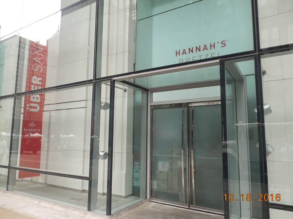 Hannahs Bretzel | meal takeaway | 131 S Dearborn St, Chicago, IL 60603, USA | 3126211111 OR +1 312-621-1111