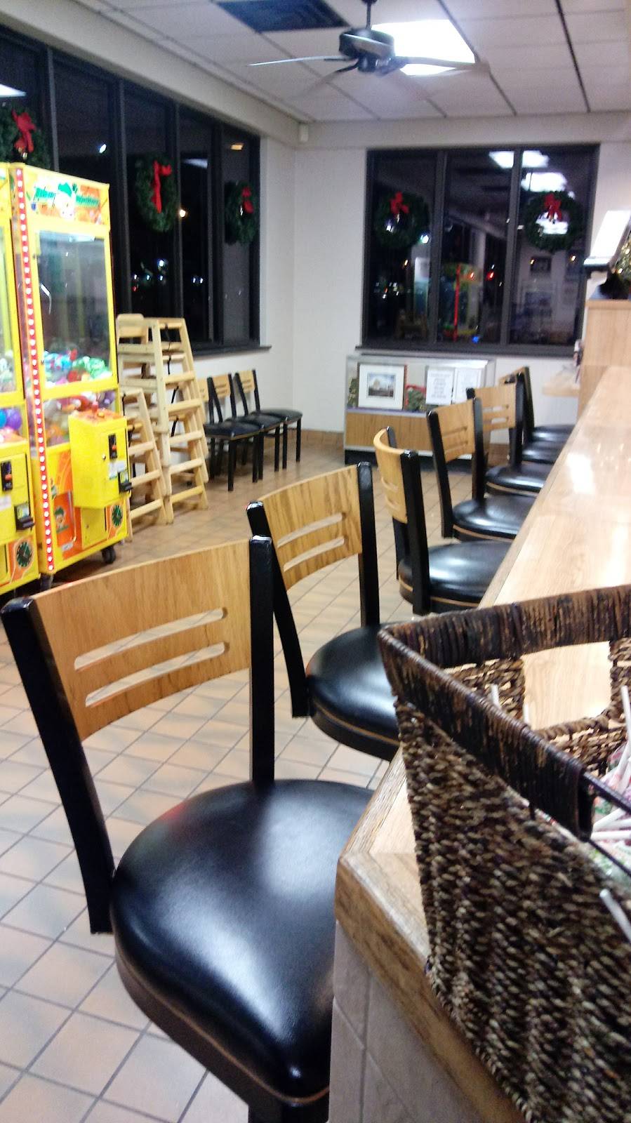 Famous Hot Weiner North Inc | restaurant | 160 Dart Dr, Hanover, PA 17331, USA | 7176322424 OR +1 717-632-2424