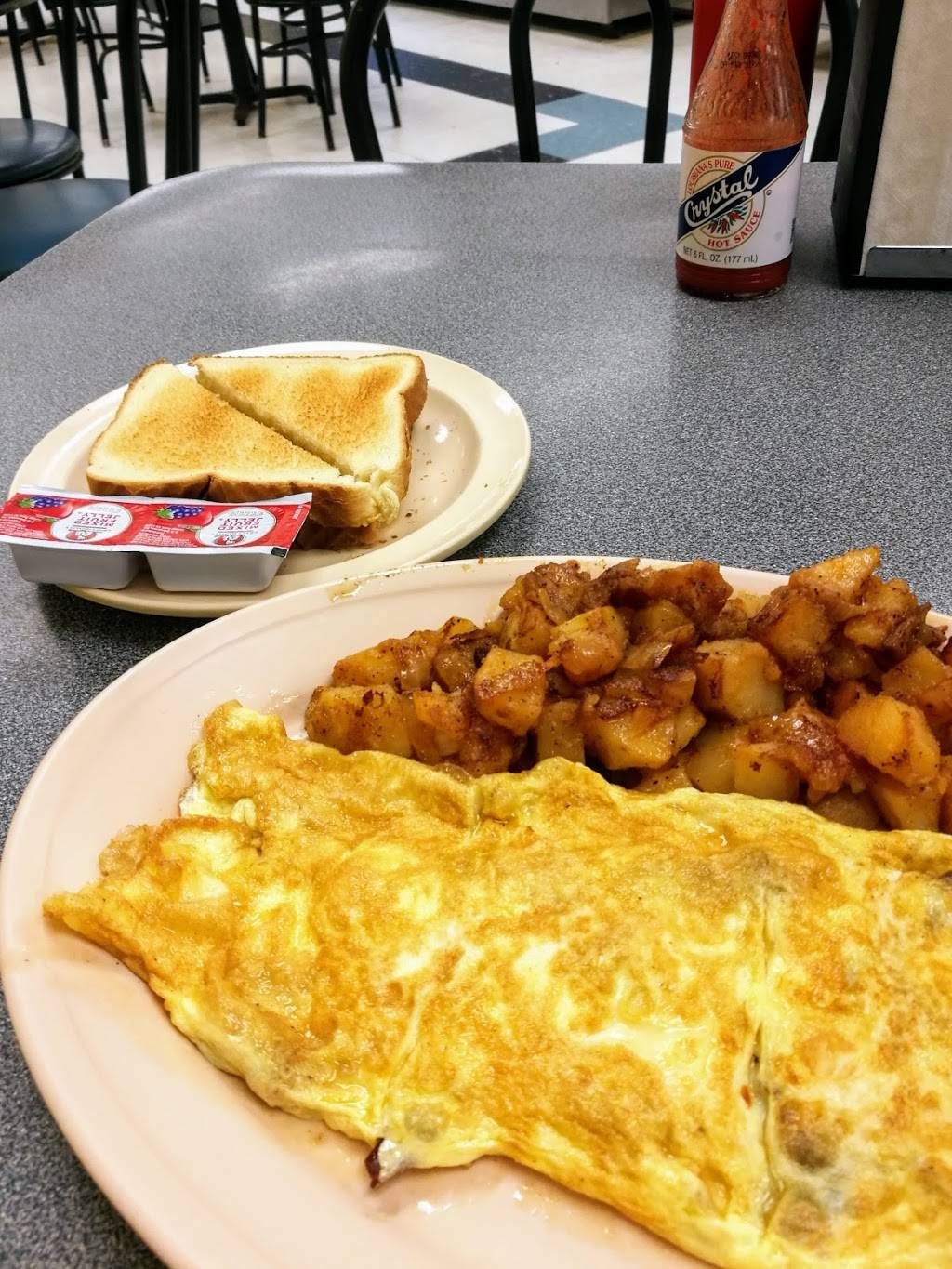 P & G Restaurant | restaurant | 345 Baronne St, New Orleans, LA 70112, USA | 5045259678 OR +1 504-525-9678