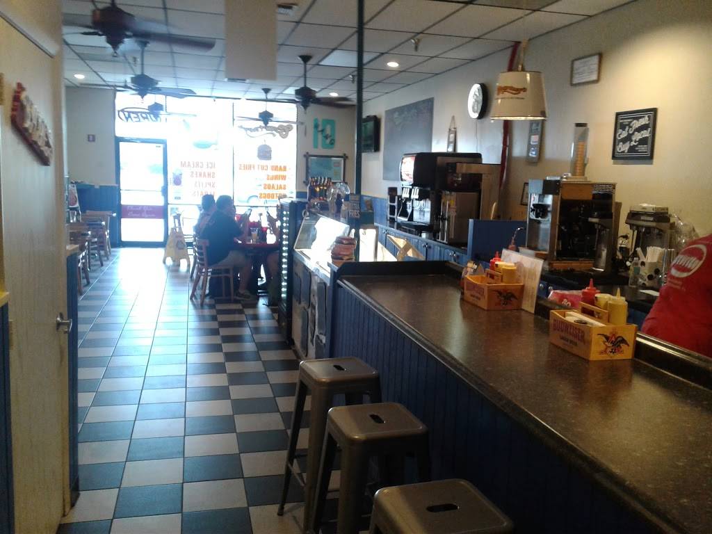 Courtneys restaurant and ice cream | restaurant | 8855 SE Bridge Rd, Hobe Sound, FL 33455, USA | 7725464093 OR +1 772-546-4093