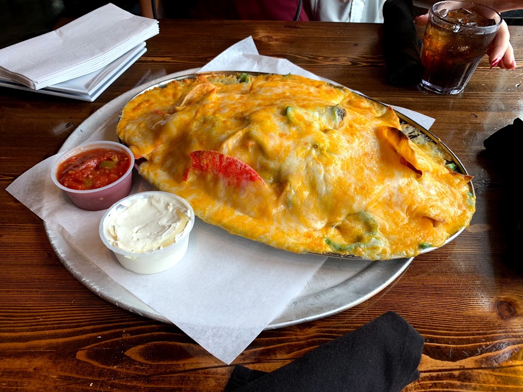 Max & Leos Pizza Fenway | restaurant | 82 Lansdowne St, Boston, MA 02215, USA | 6173517001 OR +1 617-351-7001