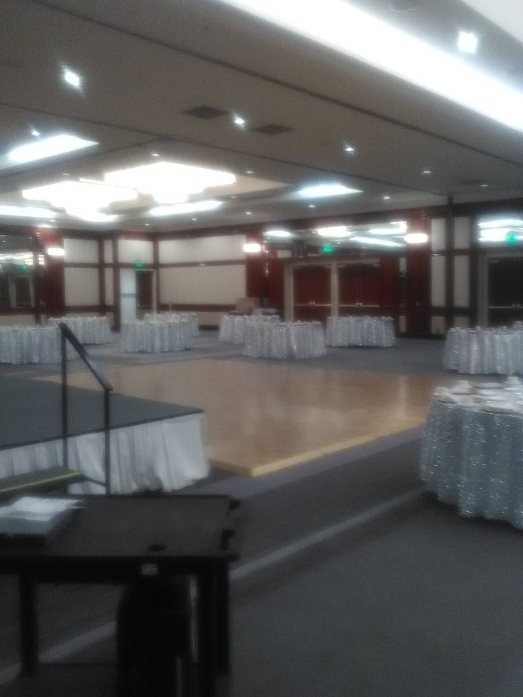 Long Beach Restaurant | restaurant | 333 E Ocean Blvd, Long Beach, CA 90802, USA | 5624363000 OR +1 562-436-3000