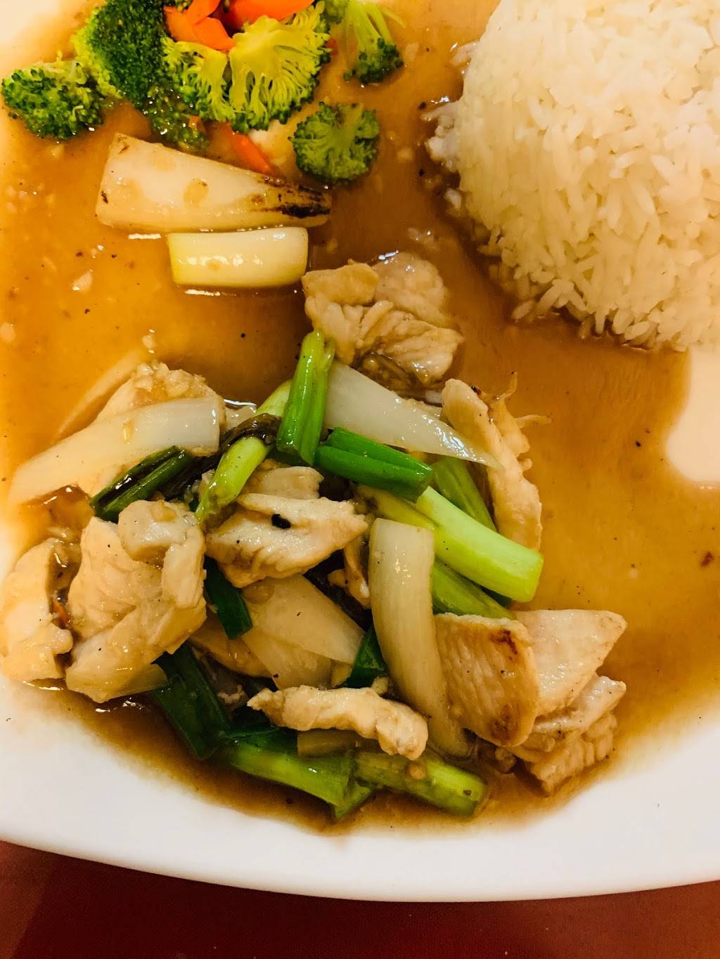 A Gem of Thailand | restaurant | 66 E Herndon Ave, Fresno, CA 93720, USA | 5594460607 OR +1 559-446-0607