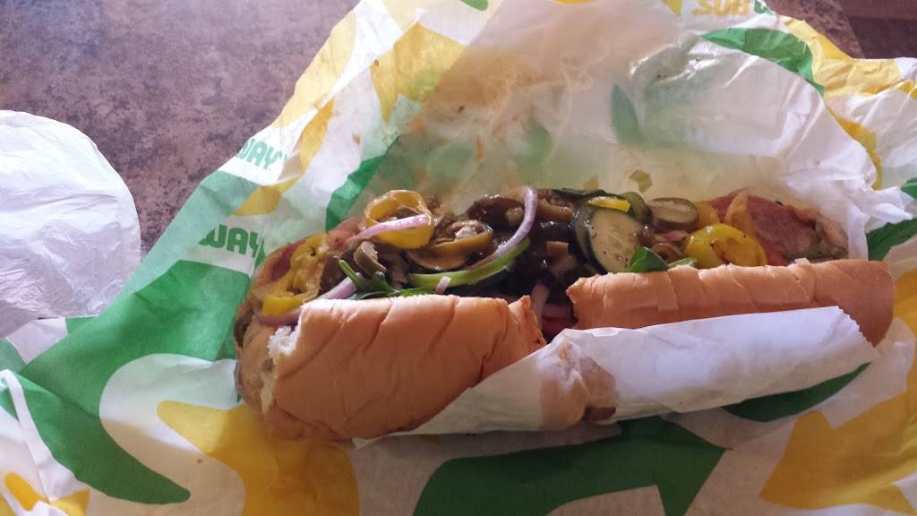 Subway | restaurant | 277 S Bluemound Dr, Appleton, WI 54914, USA | 9207300314 OR +1 920-730-0314