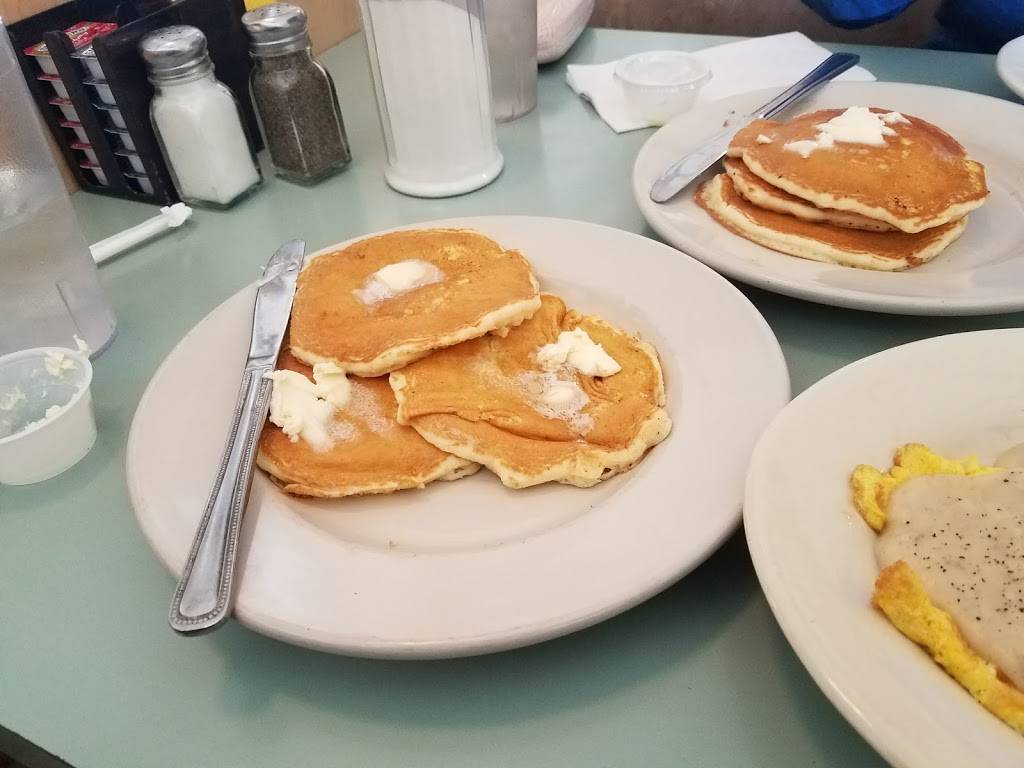 Country Boy Restaurant | restaurant | 821 E 9 Mile Rd, Hazel Park, MI 48030, USA | 2485437080 OR +1 248-543-7080