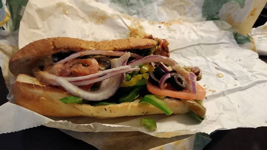 Subway | restaurant | 926 Main St, Red Wing, MN 55066, USA | 6513887827 OR +1 651-388-7827