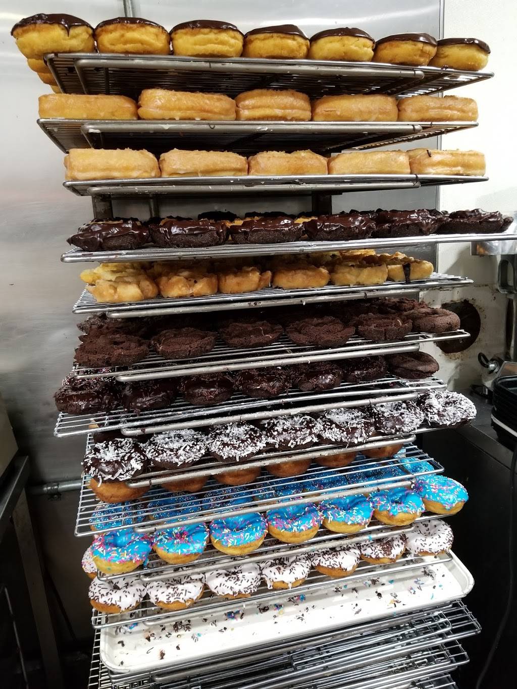 Winchells Donut House | cafe | 2501 San Pedro St, Los Angeles, CA 90011, USA | 2137459038 OR +1 213-745-9038