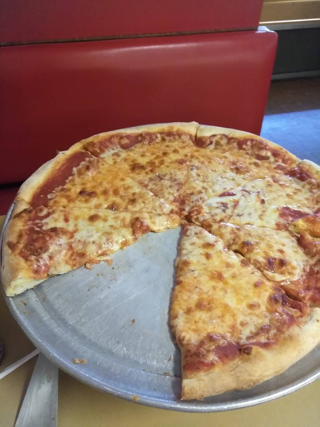 Luigis Pizza | restaurant | 2331 Tamiami Trail E, Naples, FL 34112, USA | 2397756669 OR +1 239-775-6669