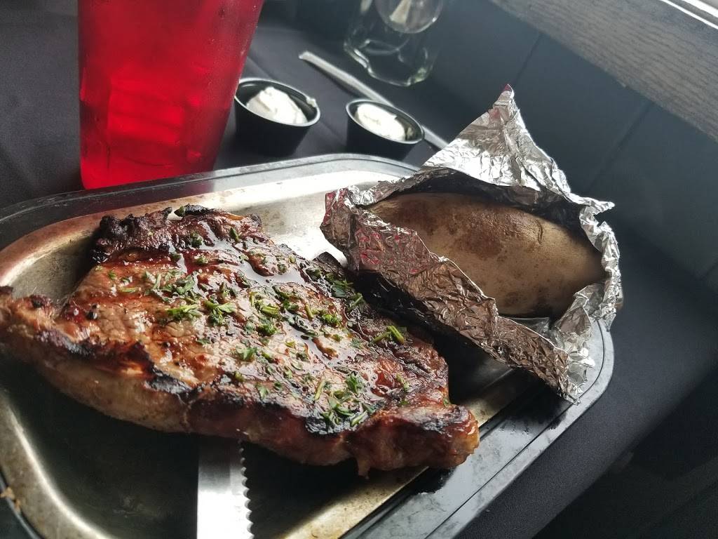 Bud’s Skyline River View | restaurant | 1201 E River Dr, Davenport, IA 52803, USA | 5633235987 OR +1 563-323-5987