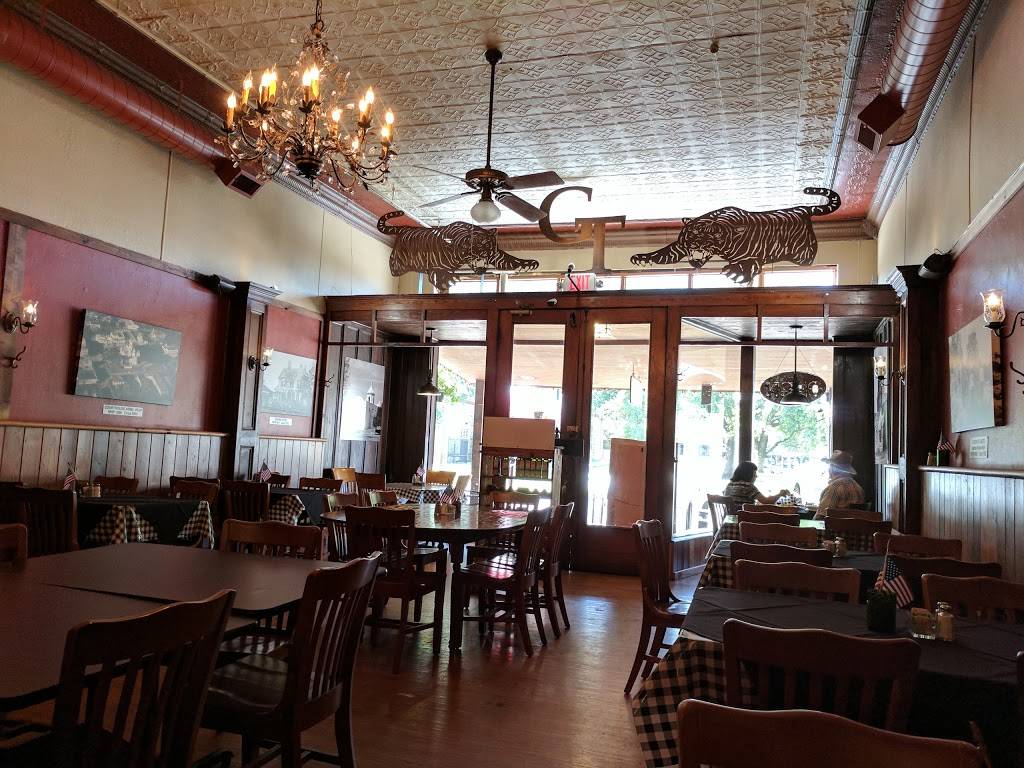 Empresario Restaurant | restaurant | 141 S Courthouse Square, Goliad, TX 77963, USA | 3616452347 OR +1 361-645-2347