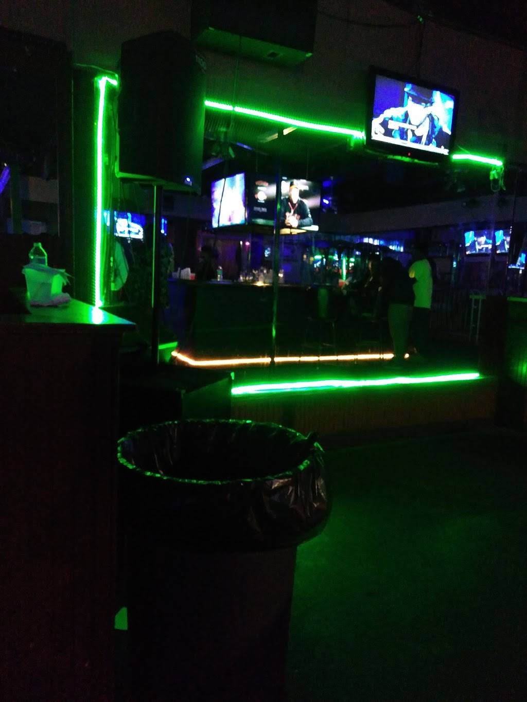 Brownstone Coffee Lounge & Liquor Bar | restaurant | 7733 Reading Rd, Cincinnati, OH 45237, USA | 5134851958 OR +1 513-485-1958