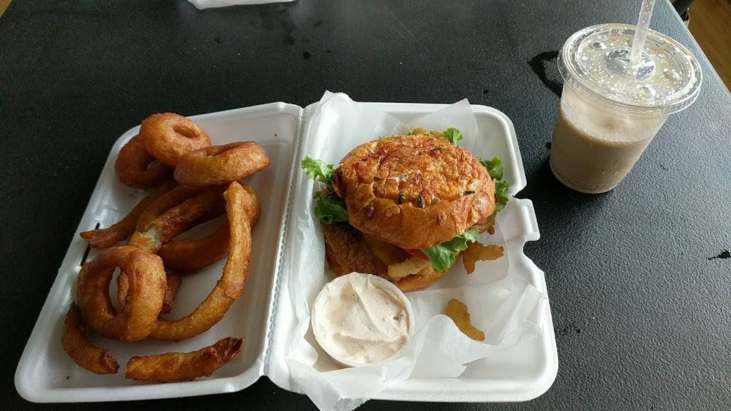 Bokies Drive In | restaurant | 3960 US-11, Malone, NY 12953, USA | 5184831800 OR +1 518-483-1800