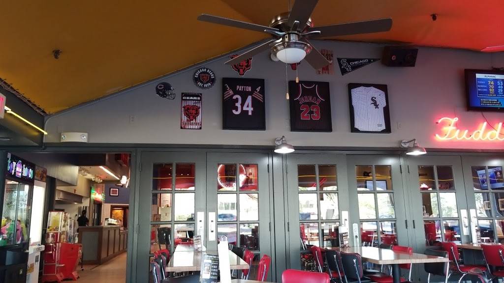 Fuddruckers | restaurant | 300 Town Center Rd, Matteson, IL 60443, USA | 7087477763 OR +1 708-747-7763