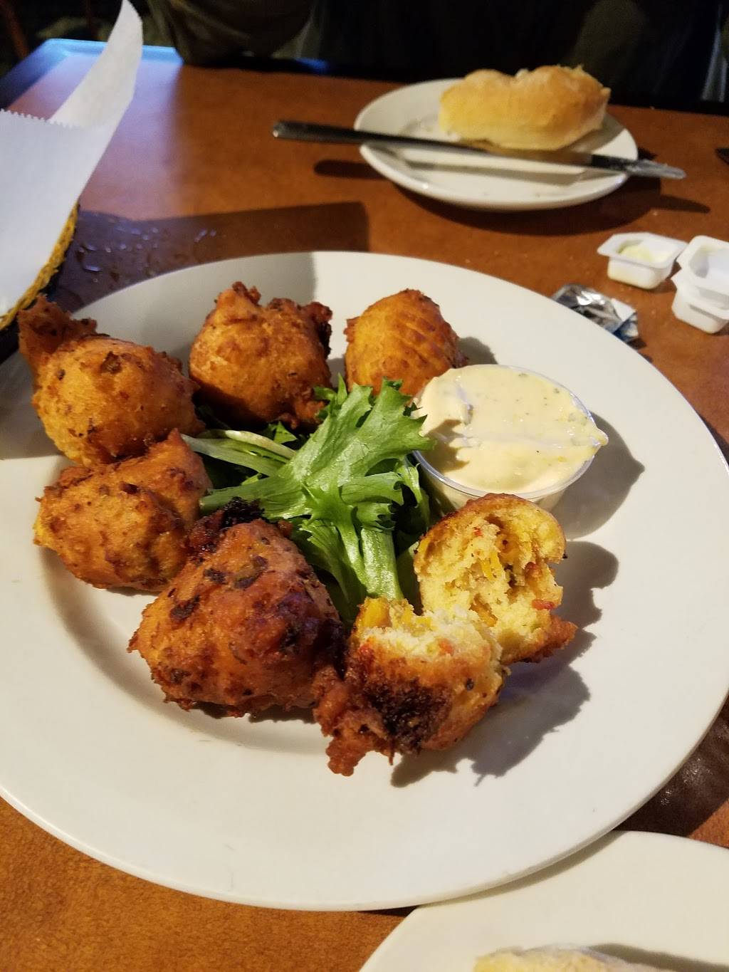 M & C | restaurant | 436 Belleville Ave, New Bedford, MA 02746, USA | 5089932219 OR +1 508-993-2219