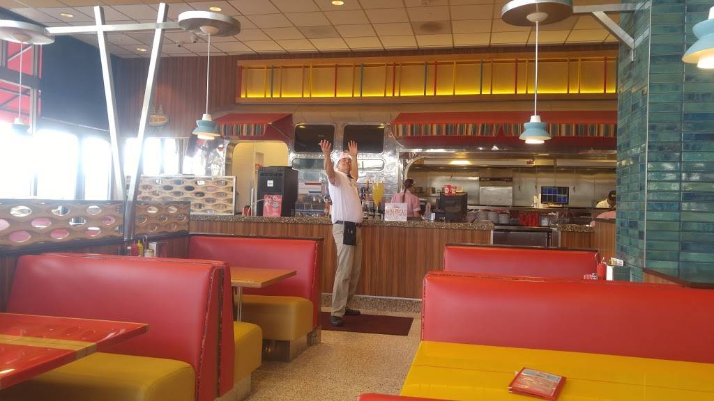 Rubys Diner | restaurant | 101 W Avenida Vista Hermosa, San Clemente, CA 92672, USA | 9494927829 OR +1 949-492-7829