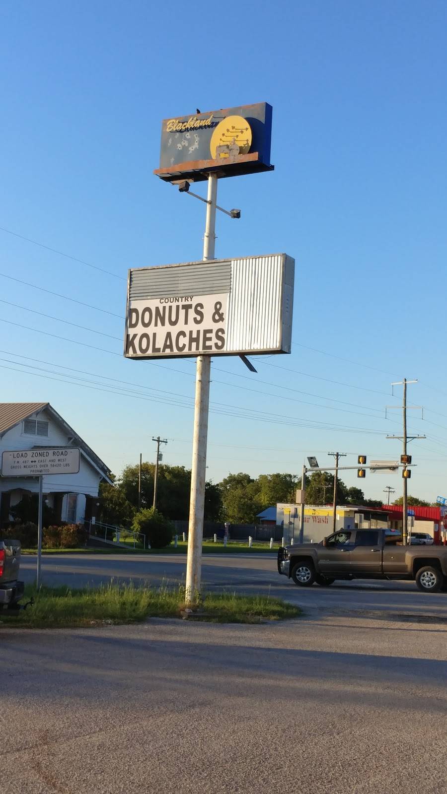 Country Donut | restaurant | Bartlett, TX 76511, USA | 2545273383 OR +1 254-527-3383