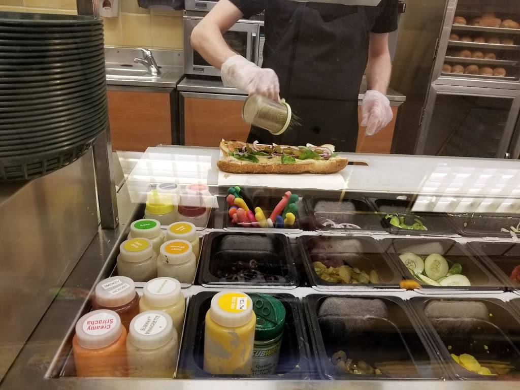 Rock Elm Tavern | restaurant | 16605 County Rd 24, Plymouth, MN 55447, USA | 7632084451 OR +1 763-208-4451