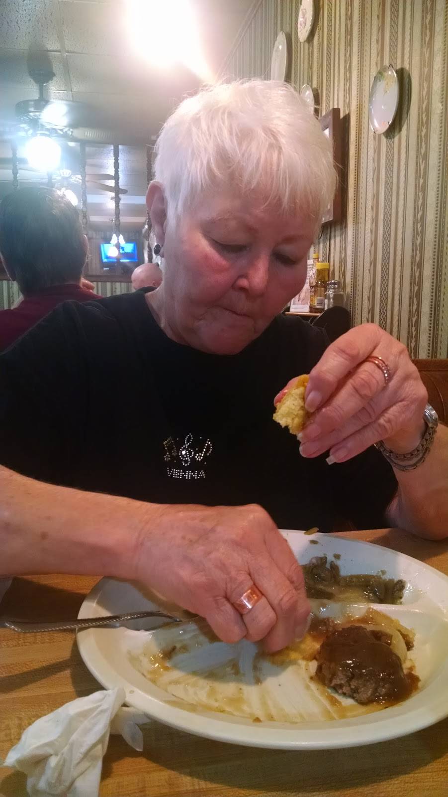 Smokehouse Restaurant | restaurant | 207 US-79, Henderson, TX 75652, USA | 9036577524 OR +1 903-657-7524