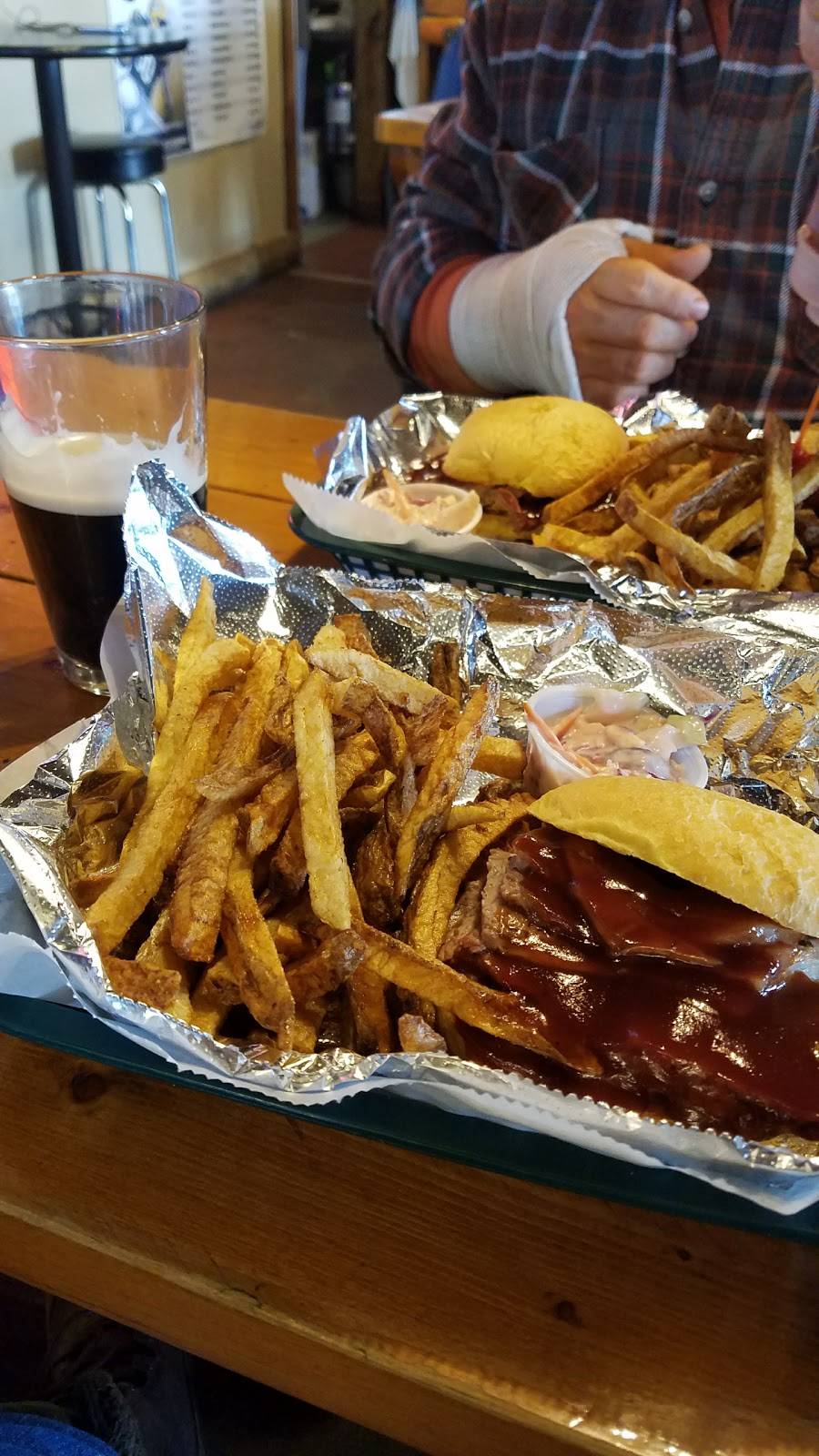 Izzys Bbq Lounge & Grille | restaurant | 1506 N 3rd St, Superior, WI 54880, USA | 7153923337 OR +1 715-392-3337