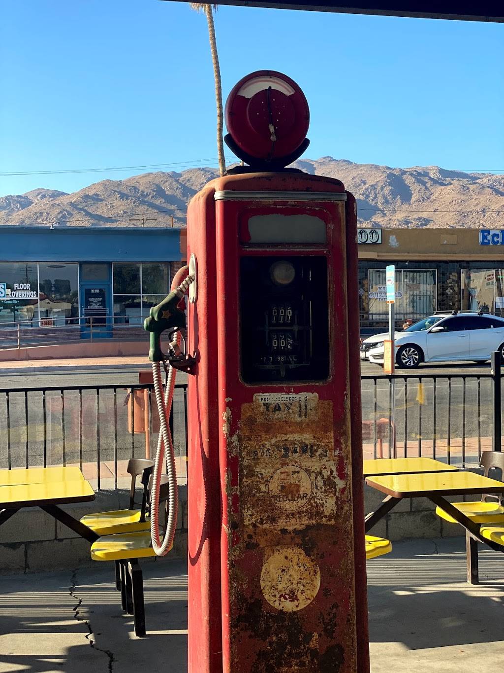 Jelly Donut | bakery | 73570 Twentynine Palms Highway, Twentynine Palms, CA 92277, USA | 7603674202 OR +1 760-367-4202