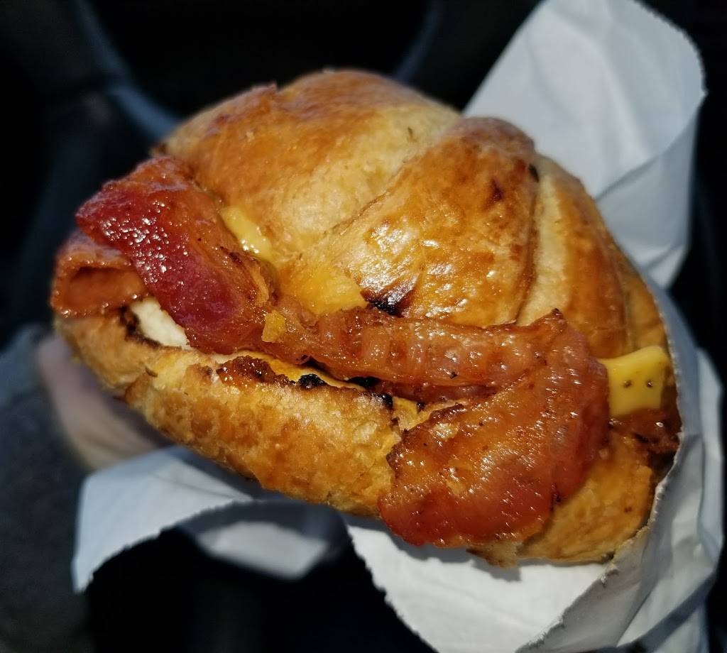 Dunkin | bakery | 3481 Elm Rd NE, Warren, OH 44483, USA | 3303725132 OR +1 330-372-5132