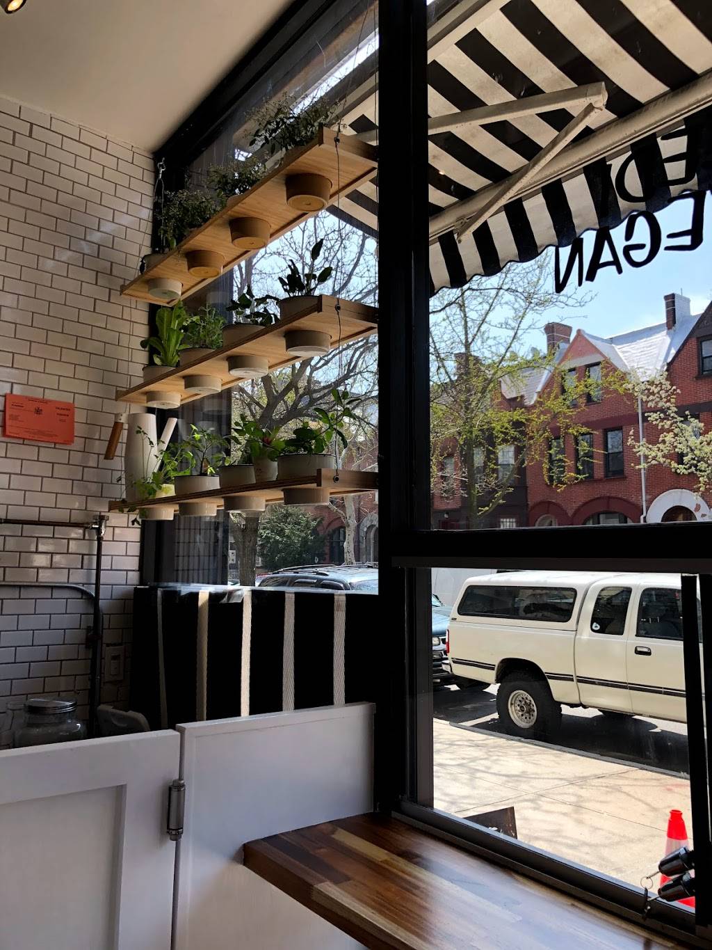 Greedi Vegan | restaurant | Fl STORE, 1031 Bergen St, Brooklyn, NY 11216, USA | 3476277900 OR +1 347-627-7900