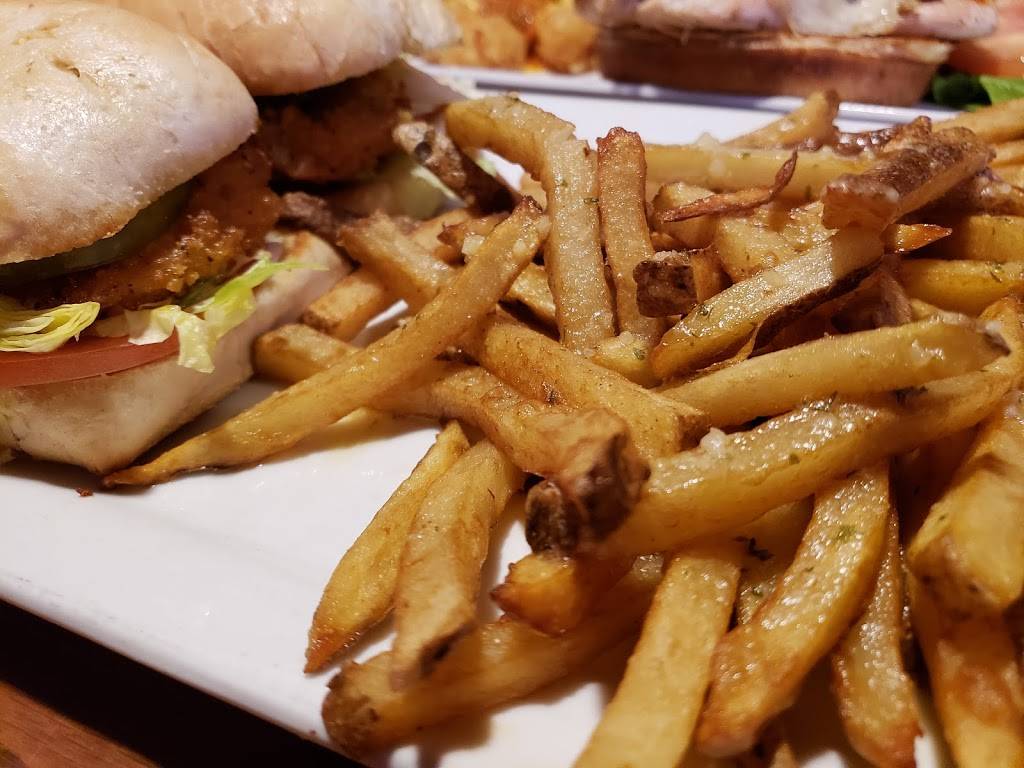 Diamonds Restaurant and Bar | restaurant | 16525 W 159th St, Lockport, IL 60441, USA | 8158386605 OR +1 815-838-6605