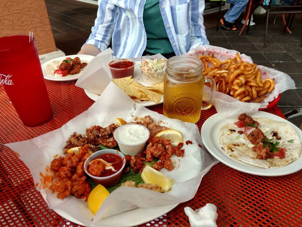 GatorBites Tail & Ale | restaurant | 20351 Summerlin Rd, Fort Myers, FL 33908, USA | 2392671317 OR +1 239-267-1317