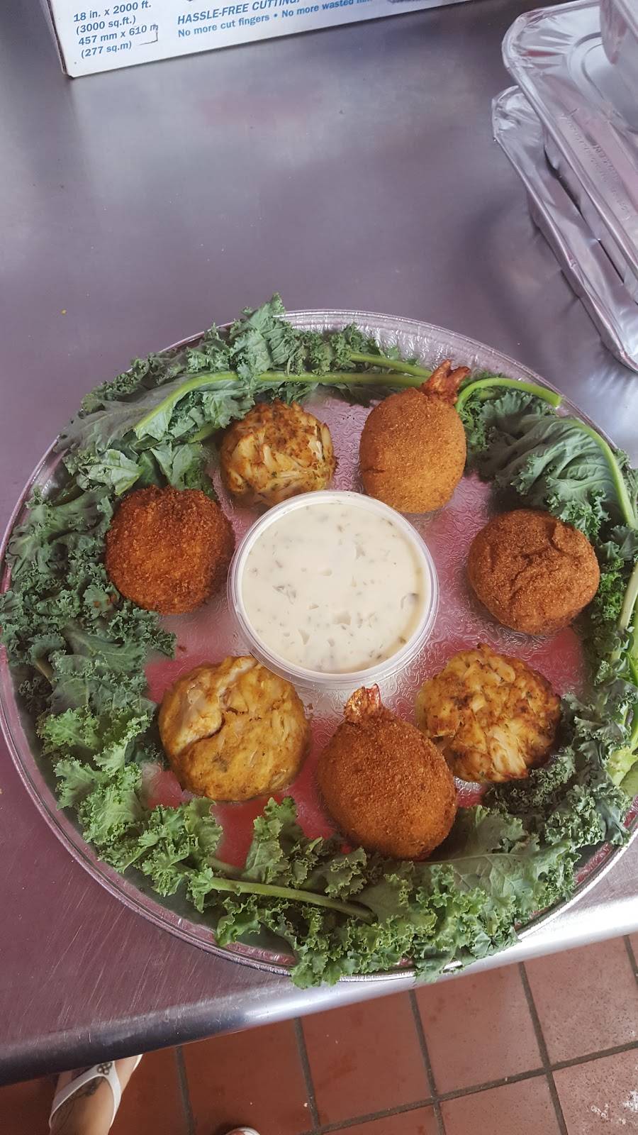 Capt Zeaks Crab House and Seafood | restaurant | 192 N Dupont Hwy, New Castle, DE 19720, USA | 3023222448 OR +1 302-322-2448