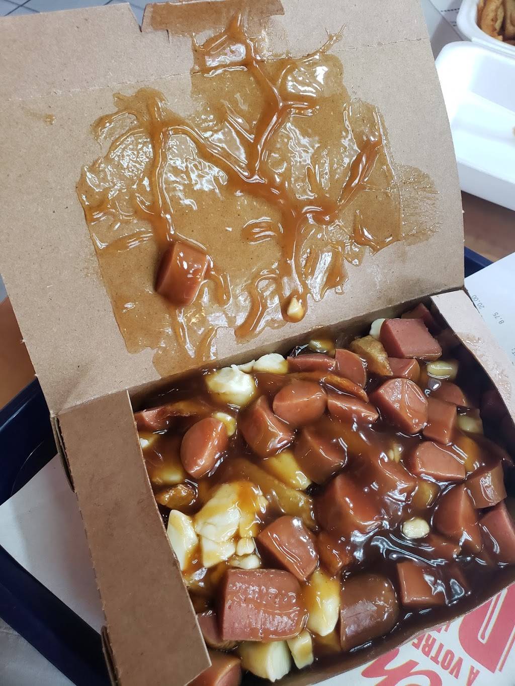 Valentine | restaurant | 405 Boulevard de lHôpital, Gatineau, QC J8T 8E2, Canada | 8192462220 OR +1 819-246-2220