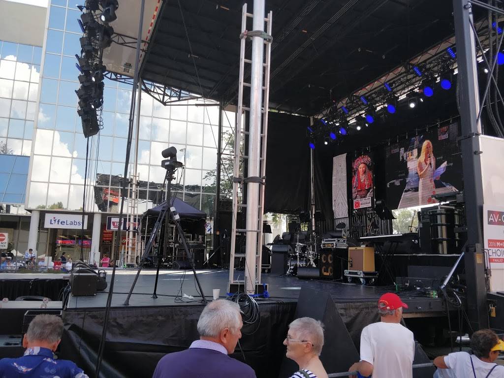 Subway | restaurant | 2430 Bloor St W, Toronto, ON M6S 1P9, Canada | 4167697827 OR +1 416-769-7827