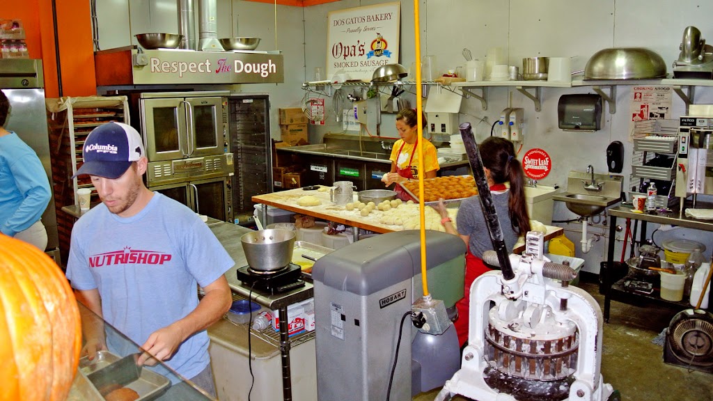 Dos Gatos Kolache Bakery | bakery | 700 N LBJ Dr #102A, San Marcos, TX 78666, USA | 5123921444 OR +1 512-392-1444