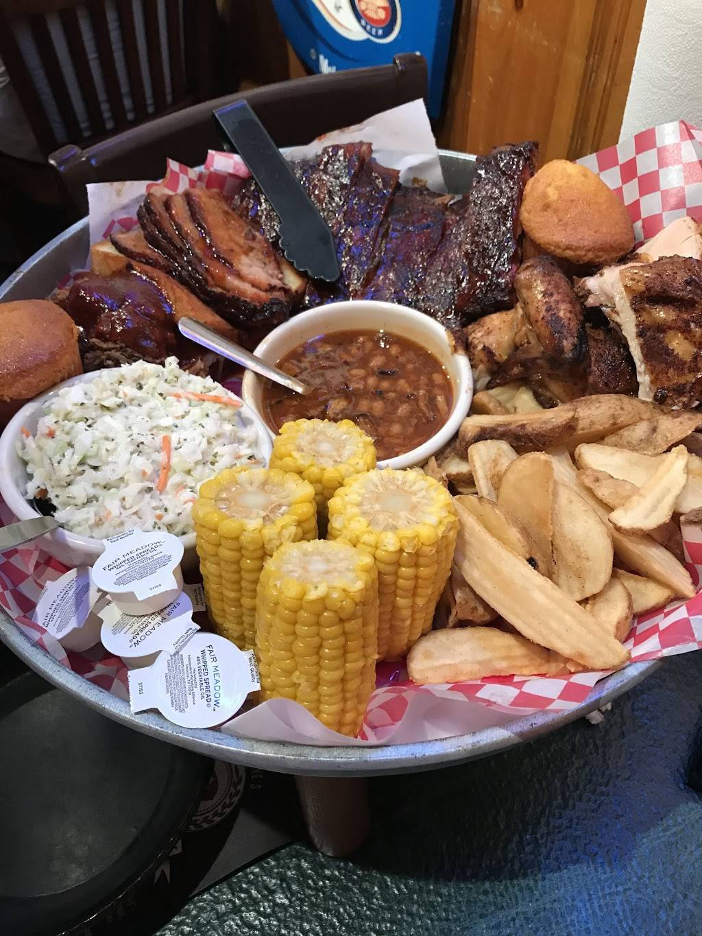 Famous Daves Bar-B-Que | restaurant | 208 Advantage Pl, Knoxville, TN 37922, USA | 8656949990 OR +1 865-694-9990