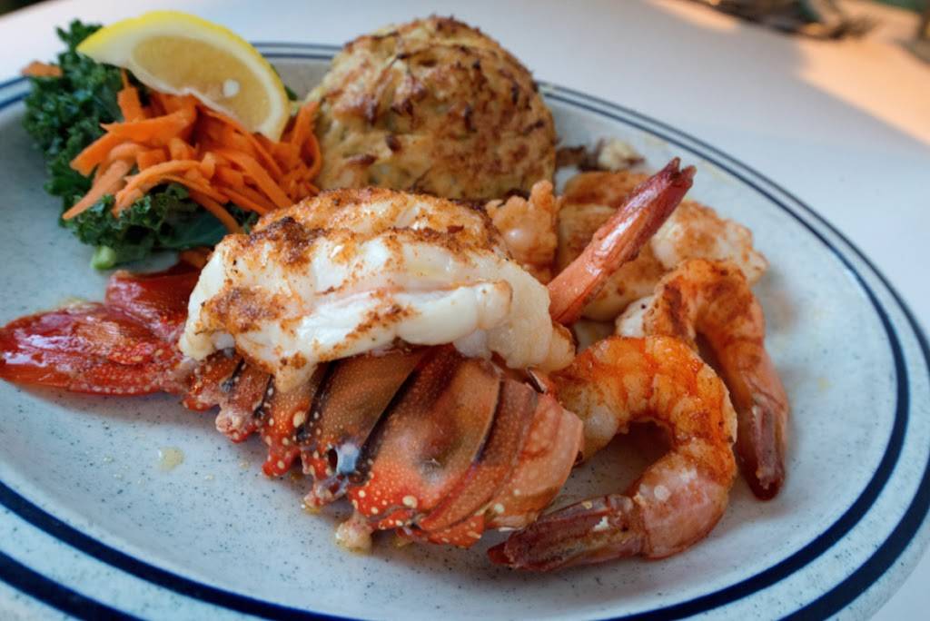 By The Docks Seafood Restaurant | restaurant | 3321 Eastern Blvd, Middle River, MD 21220, USA | 4106861188 OR +1 410-686-1188