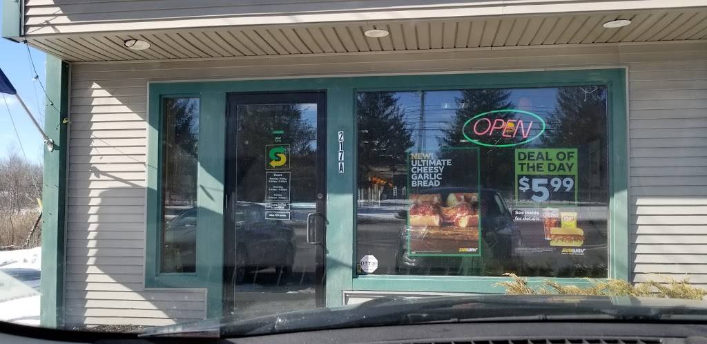 Subway | restaurant | 217 Woodstock Ave, Rutland, VT 05701, USA | 8027736000 OR +1 802-773-6000