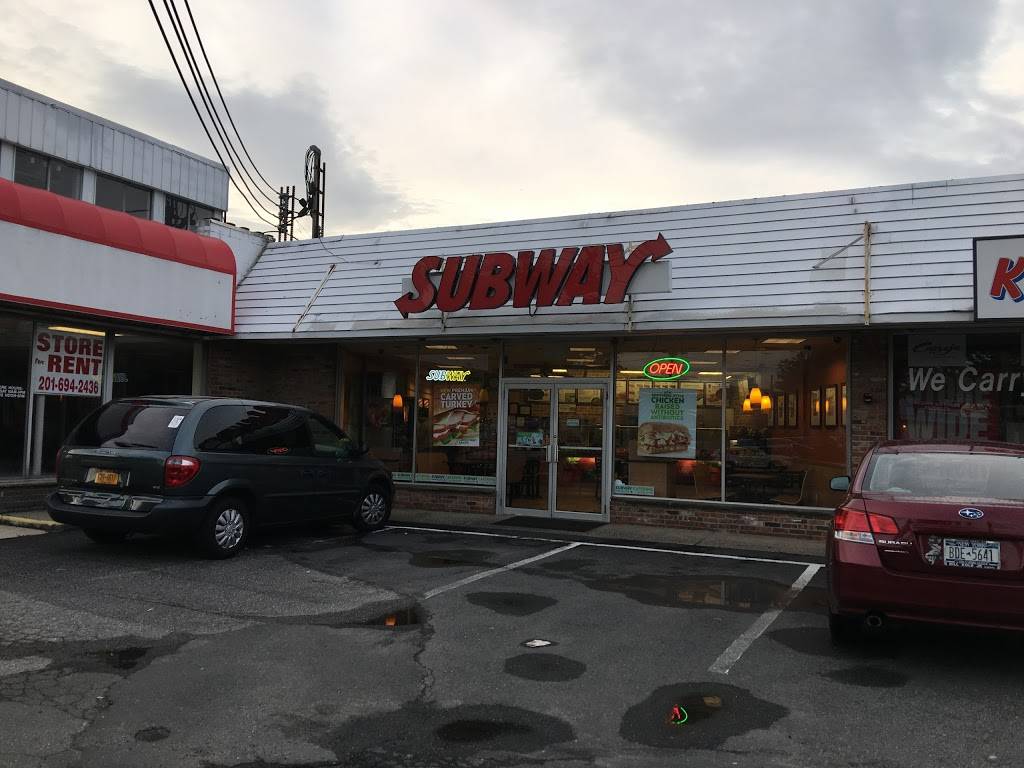 Subway Restaurants | restaurant | 60 E Rte 59, Nanuet, NY 10954, USA | 8452159738 OR +1 845-215-9738