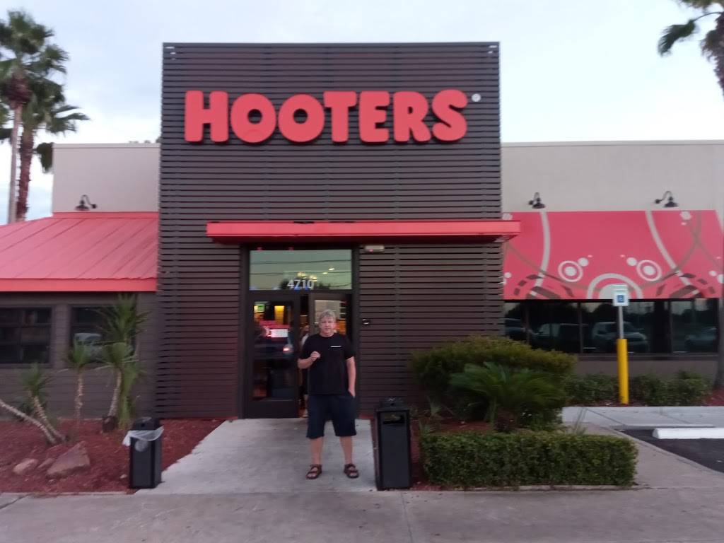 Hooters | restaurant | 4710 I-10, Baytown, TX 77521, USA | 8325142586 OR +1 832-514-2586