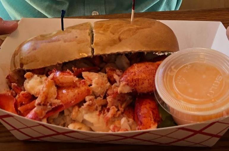 Lobstah On a Roll | restaurant | 135 Lafayette St, Salem, MA 01970, USA | 9785948226 OR +1 978-594-8226